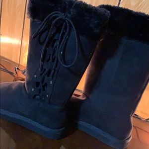 Black winter boots